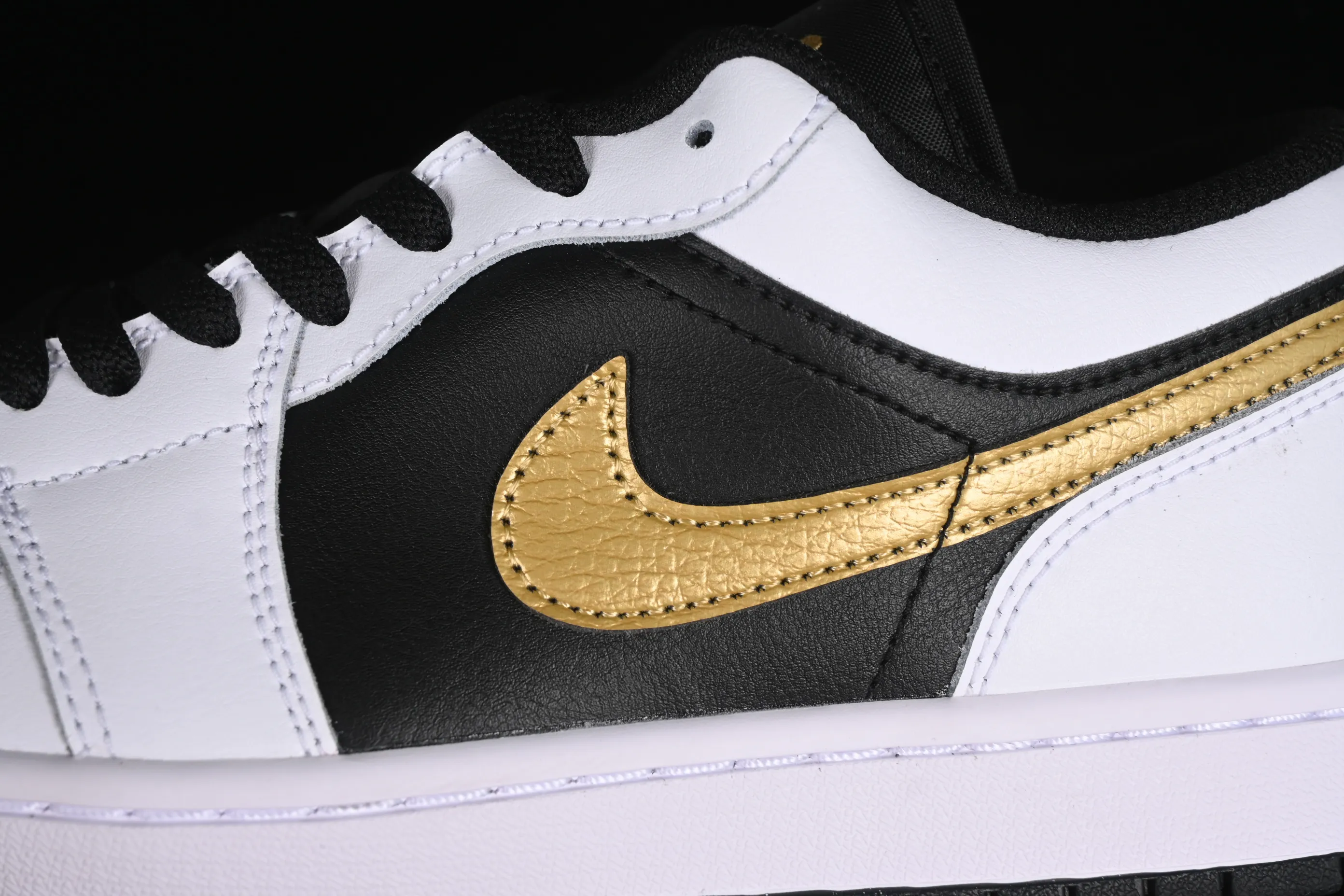 All categories Air Jordan Jordan series basketball shoes Air Jordan 1 Low G version pure original Air Jordan 1 Low AJ1 Joe 1 black and white gold hook low-top cultural basketball shoes 553558-172